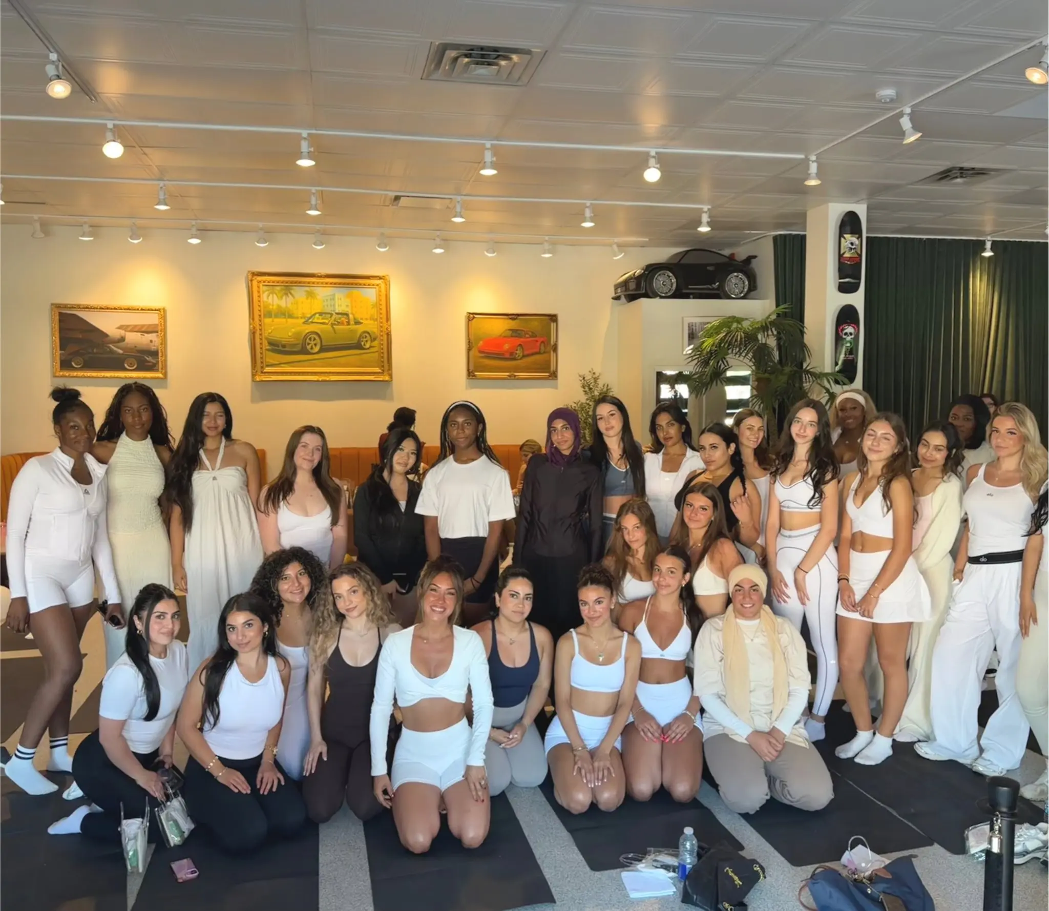 La communauté BLVD Pilates réunie lors d'un événement